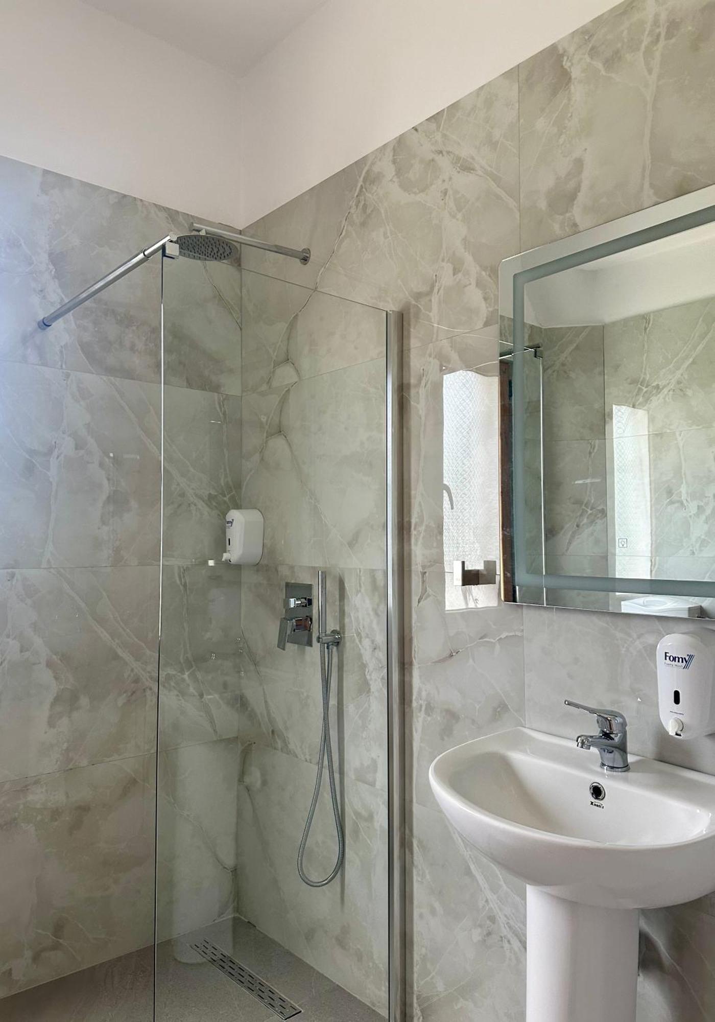 Hotel Athina Velipoje Ngoại thất bức ảnh
